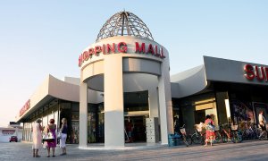 ΔΙΑΚΟΣΜΗΤΙΚΟΣ ΑΝΟΞΕΊΔΩΤΟΣ ΣΤΟΛΟΣ ΣΕ ΣΟΥΠΕΡ ΜΑΡΚΕΤ ΣΤΗ ΛΑΜΠΗ